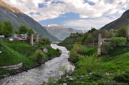 Muntele Kazbek, așezările lui Stepantsminda și Gergeti