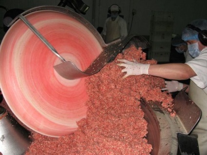 Producția de mezeluri crude și afumate (35 de fotografii)