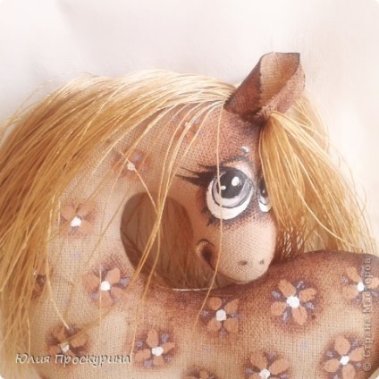 Fabricarea unui cal textil - simbolul anului 2014, țara maeștrilor