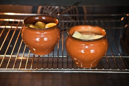 Cum se prepară cartofii în vase cu carne și ciuperci