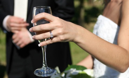 Cum sa pregatiti si sa pronuntati toastul original la stilul de viata al nuntii