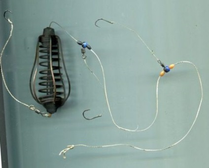 Hogyan kell megfelelően összekötni egy adagolót a szamár halak etetésére, egy forgóvályúval és a készítéssel