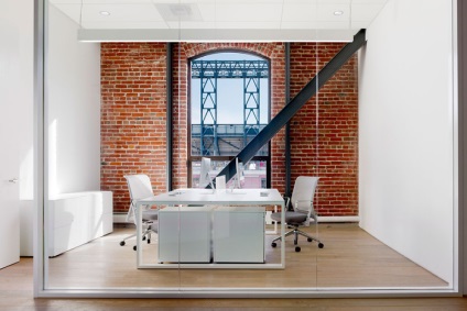 Cum să transformi un spațiu gol în birou într-un spațiu confortabil și creativ