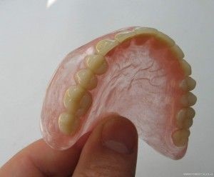 Hogyan használjunk eltávolítható fogsorokat?