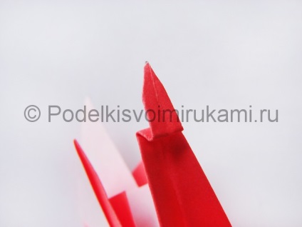 Hogyan készítsünk hattyút papíron az origami technikában?