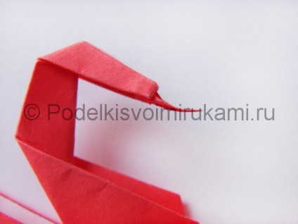 Hogyan készítsünk hattyút papíron az origami technikában?