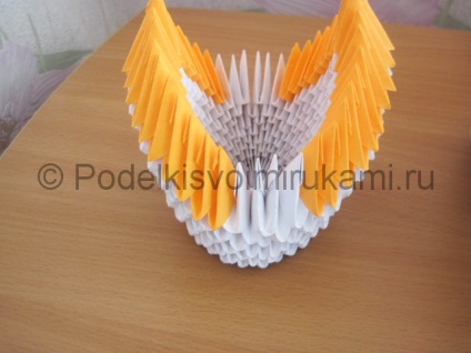 Hogyan készítsünk hattyút papíron az origami technikában?