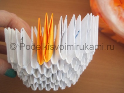 Hogyan készítsünk hattyút papíron az origami technikában?