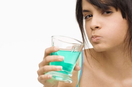 Cum să eliminați mirosul din gură și să eliminați cauza