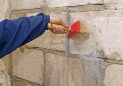 Как да изберем грунд за стени, подове, под тапети