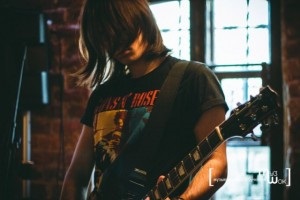 Hogyan válasszunk egy közvetítőt a basszus gitár muzhok számára