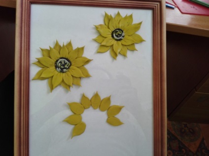 O imagine din plasticină decorată cu margele și paiete - floarea soarelui, o țară de maeștri