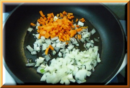 Pătrunjel de cartofi cu morcovi și ceapă, oua pentru gătit