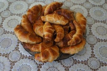 Croissants from puff tészta - otthoni étterem - kulináris hely