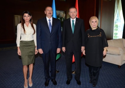 Care dintre ele este adevărata icoană a stilului, prima doamnă din Azerbaidjan a provocat melanjul trampului!