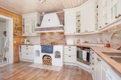 Bucătărie într-o opțiune de design interior interior din lemn