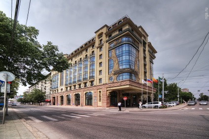 Președintele Marriott de mai sus (foto eseu)