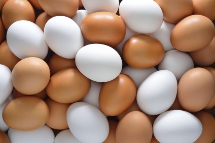 Este posibil să consumați ouă crude din magazin