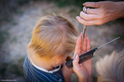 Poate un copil al anului să-și taie părul, este posibil pentru un copil