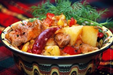 Carne cu friptură de porumb cu porumb și legume