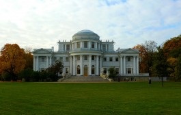 Наталія Кислякова в Пітері шаурму називають шавермой, водолазку - бадлон, а батон