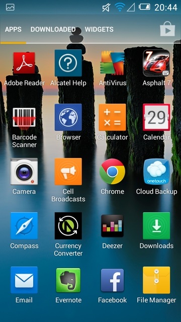 Áttekintése okostelefon alcatel egy érintőképernyős mini