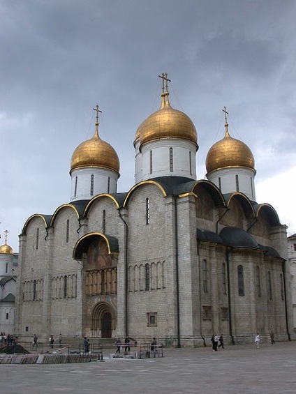 Descriere Catedrala Uspenski a Kremlinului din Moscova în g