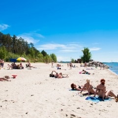 Plajă, stea de parc de agrement, foișor cu grătar în Novosibirsk