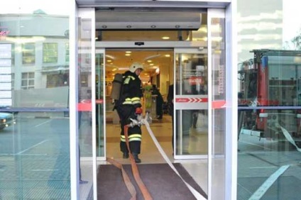 Siguranța la foc a centrului comercial, deoarece evacuarea se efectuează