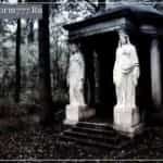 Fantome în cimitir sau pe cealaltă parte a gardului