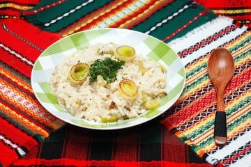 Orez cu ceapa - risotto delicios cu praz pentru micul dejun