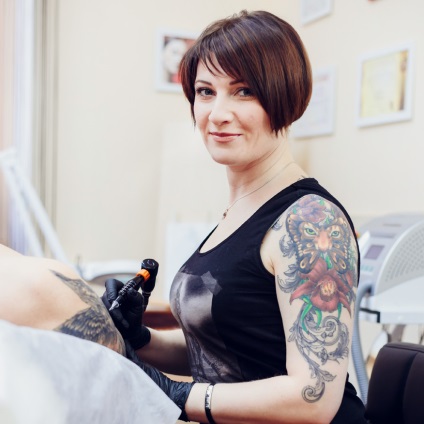 Pentru a face un tatuaj la Moscova, un studio de tatuaj artistic 