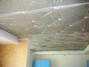 Izolarea fonică a tavanului în apartament sub tavanul suspendat