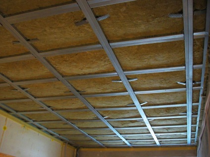 Izolarea fonică a tavanului în apartament sub tavanul suspendat