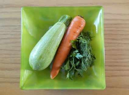 Salata brută de dovlecei și morcovi