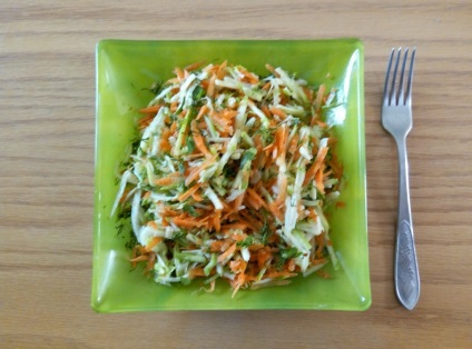 Salata brută de dovlecei și morcovi