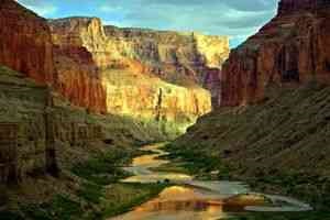 USA - egy nagy kanyon, a világ országainak látképei, a láthatatlan világ
