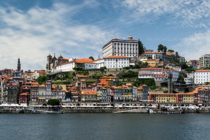 Ghid de vin de la portul portului, în trecere