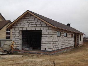 Construirea unui garaj de beton cu propriile mâini