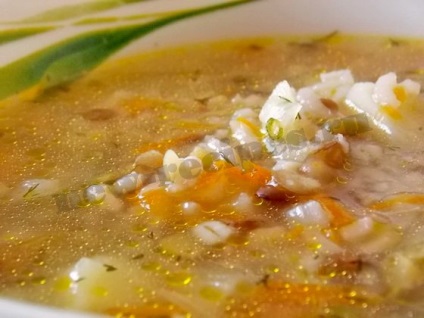 Supă dintr-un amestec de rețetă de legume cu o fotografie
