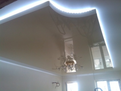 Placa LED pe tavanul stretch - lumina camera frumos
