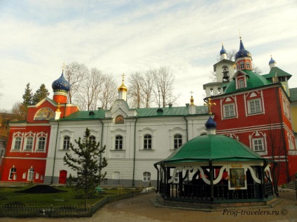 Sfânta Mănăstire de peșteri Uspensky din Pskovo