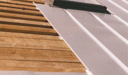 Instalarea și instalarea acoperișurilor cu șanțuri, cum se face treapta de lambriuri - instruire și tehnologie,