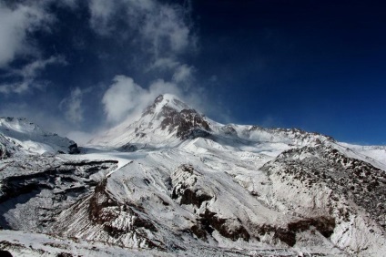 Urcare spre munte Kazbek din Georgia de la Ghetarul Gerget pe ruta 2a, detalii tehnice -