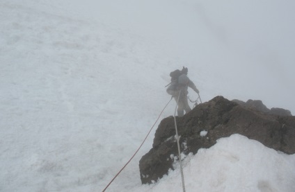 Urmează la Kazbek din partea Georgiei, alpinist