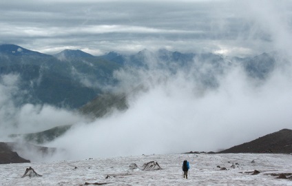 Felkapaszkodni a Kazbek oldalára Grúzia oldalán, alpinista