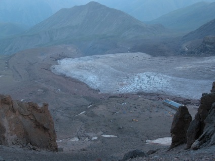 Urmează la Kazbek din partea Georgiei, alpinist