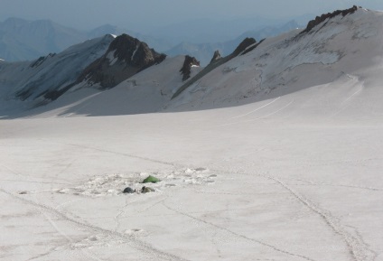 Urmează la Kazbek din partea Georgiei, alpinist