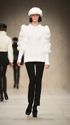 Tricot aran pulover a la burberry prorsum 2011 - pulovere și pulovere - modele de tricotat - autorul