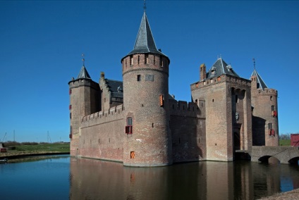 10 gyönyörű kastélyok a vízen